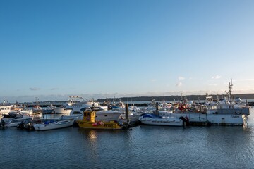 Fototapeta premium Poole England - December 25 2025: boats in the harbour in Poole Quay Dorset England