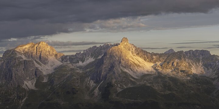 Sunrise on the Mindelheim via ferrata, a mountain range with the three sheep alpine heads up to the Fiderescharte, 2214 m, Allg&auml;u Alps, Bavaria, Germany