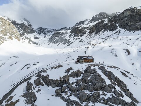Winter in the mountains, Chamanna Jenatsch CAS, Swiss Alpine Club hut, Val Beve, Graub&uuml;nden, Switzerland