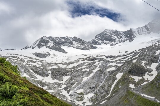Glaciated mountain peaks Hoher Weiszint and Dosso Largo with Schlegeiskees glacier, Berliner H&ouml;henweg, Zillertal, Tyrol, Austria