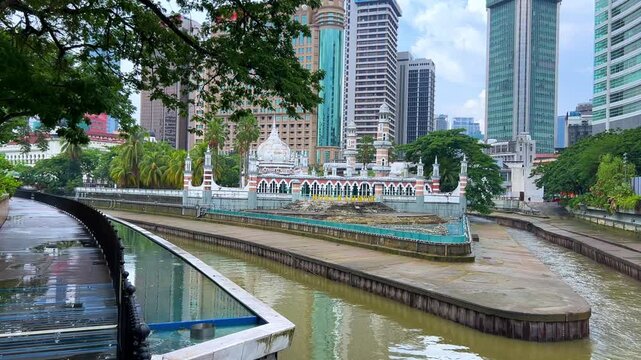 Malaysia - June 10, 2025: Panoramic view of the Masjid Jamek Sultan Abdul Samad Mosque and the confluence of the Klang and Gombak rivers with skyscrapers in the capital city of Kuala Lumpur.4К