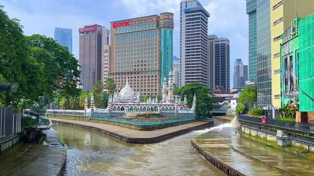 Malaysia - June 10, 2025: Panoramic view of the Masjid Jamek Sultan Abdul Samad Mosque and the confluence of the Klang and Gombak rivers with skyscrapers in the capital city of Kuala Lumpur.4К