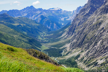 Naklejka premium The Mont Blanc massif at the border of France, Italy, and Switzerland, showcasing Europe’s highest alpine landscape.