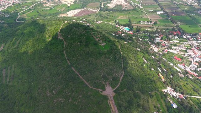 Zona Arqueol&oacute;gica de Tetzcotzinco, Ba&ntilde;os de Nezahualc&oacute;yotl, Texcoco, Estado de M&eacute;xico. Fue un jard&iacute;n real, observatorio astron&oacute;mico y centro ceremonial construido por Nezahualc&oacute;yotl, poeta y tlatoani.