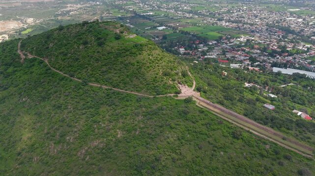 Zona Arqueol&oacute;gica de Tetzcotzinco, Ba&ntilde;os de Nezahualc&oacute;yotl, Texcoco, Estado de M&eacute;xico. Fue un jard&iacute;n real, observatorio astron&oacute;mico y centro ceremonial construido por Nezahualc&oacute;yotl, poeta y tlatoani.