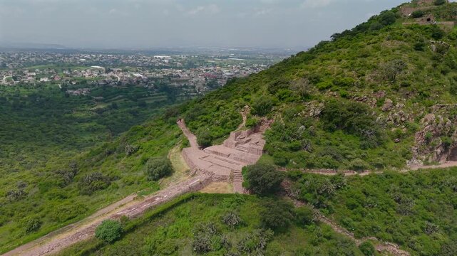 Zona Arqueol&oacute;gica de Tetzcotzinco, Ba&ntilde;os de Nezahualc&oacute;yotl, Texcoco, Estado de M&eacute;xico. Fue un jard&iacute;n real, observatorio astron&oacute;mico y centro ceremonial construido por Nezahualc&oacute;yotl, poeta y tlatoani.
