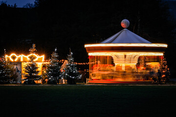 Fototapeta premium Manège Carrousel de nuit pose longue