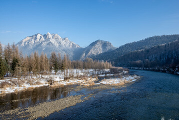 Trzy Korony &ndash; najwyższa g&oacute;ra Pienin Środkowych należąca do Masywu Trzech Koron.
