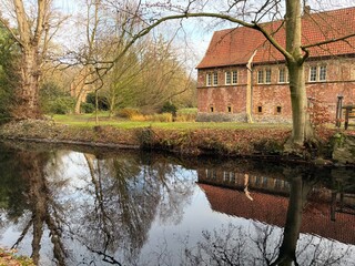 Obraz premium Betrachtung des Klosters Dinklage im Winter 