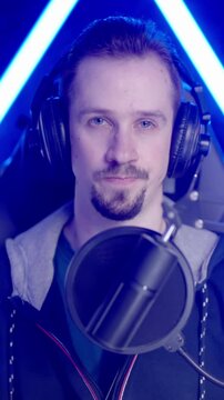 Male gaming streamer roll eyes over a stupid nonsense