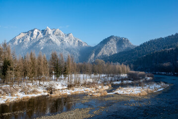 Trzy Korony &ndash; najwyższa g&oacute;ra Pienin Środkowych należąca do Masywu Trzech Koron.
