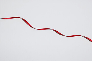 白背景_赤リボン