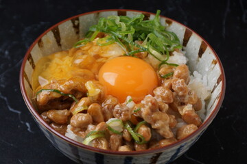 納豆とたまごかけごはん