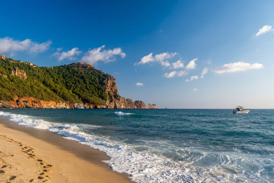 Panoramic view of Alanya Castle (Kalesi) and the Mediterranean coastline, Turkey. Historic Seljuk fortress on the rocky cliff above the sea, famous tourist landmark and scenic travel destination in An
