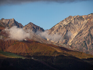 雲間に現れた北アルプス　長野県白馬村