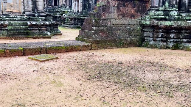 Tommanon Temple, Cambodia. One of the two Hindu temples in Angkor. Built during the reign of Suryavarman II. Decorated with images of deities. Dedicated to Shiva and Vishnu. 4К
