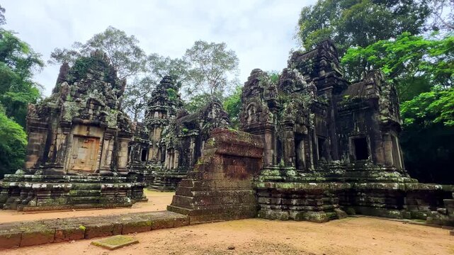 Tommanon Temple, Cambodia. One of the two Hindu temples in Angkor. Built during the reign of Suryavarman II. Decorated with images of deities. Dedicated to Shiva and Vishnu. 4К