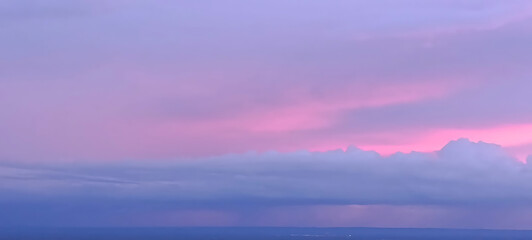 Fototapeta premium Dreamy Pastel Sunset Sky with Soft Clouds