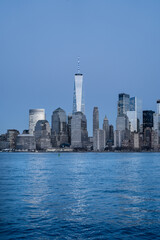 Obraz premium NYC Manhattan skyline over Hudson River. NYC Manhattan skyline with iconic towers. NYC Manhattan panorama at golden hour. NYC Manhattan American city skyline in evening light.