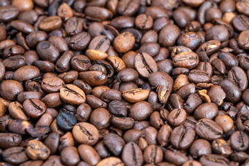 Premium roasted bean presentation, Closeup of roasted coffee beans for branding, Highquality photograph capturing roasted coffee beans with diverse textures and roast shades
