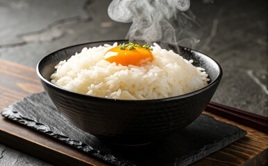 白米のイメージ、茶碗に盛られたご飯