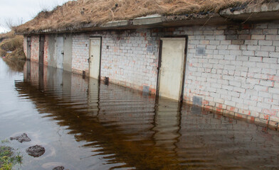Flooding of residential premises, threat to human life