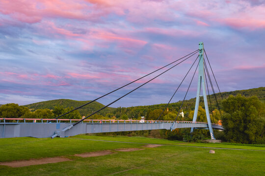 Flood protection bridge for pedestrians and cyclists over the Be