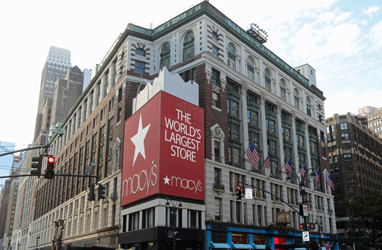 New York, NY, USA - August 24, 2025: macys store and the immense advertising sign with the iconic star