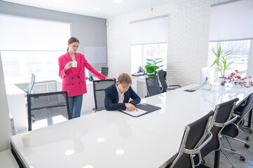 Caucasian woman giving instructions to subordinate. 