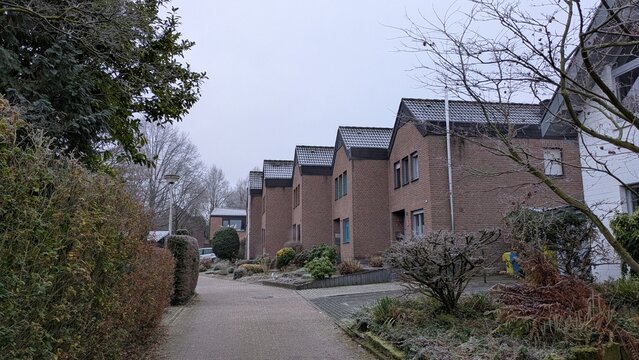Eine typische deutsche Vorstadt mit sch&ouml;nen H&auml;usern, Eigentum, Reihneh&auml;user