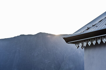 Coucher de soleil derri&egrave;re montagne, cirque de Cilaos, &Icirc;le de la R&eacute;union 