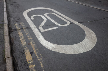Obraz premium Street with painted speed limit sign