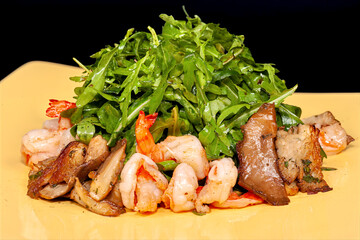 Salad with fried shrimp, mushrooms and lots of fresh arugula.