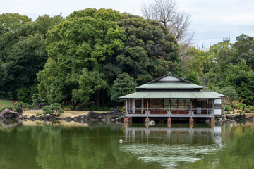 Obraz premium 晩秋の清澄庭園の風景