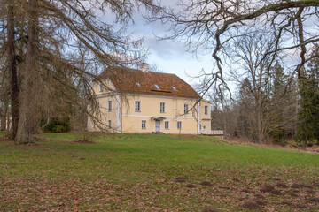 Obraz premium old house in the park