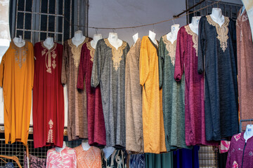 Boutiques de robes dans la m&eacute;dina de Monastir