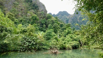 Laos - Karststeingebirge in Vang Vieng