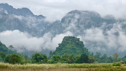 Laos - Karststeingebirge in Vang Vieng