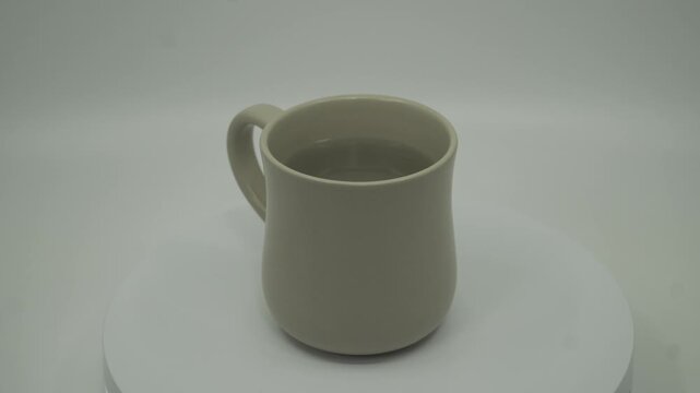360-degree rotating empty ceramic mug on a white background.
Minimal product mockup video suitable for branding, design, and advertising.