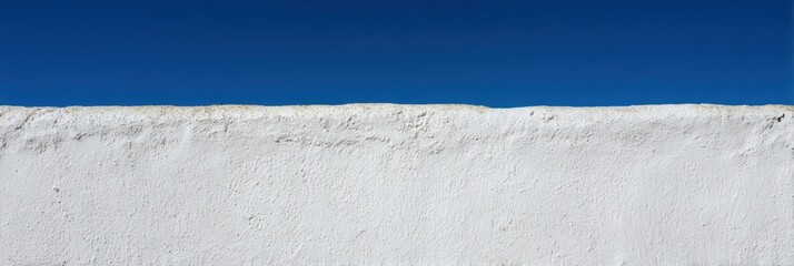 青空と白い壁の景色