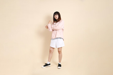 20s Asian woman in pink UV jacket