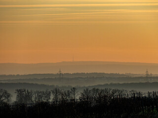 Obraz premium Strommasten bei Sonnenuntergang