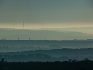 Höhenzüge im Nordschwarzwald im winterlichen Dunst