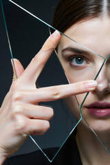 割れたガラスと女性 | Broken glass and a woman Generative AI