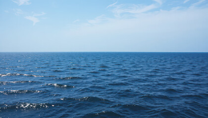 Fototapeta premium A serene ocean landscape with gentle waves under a blue sky