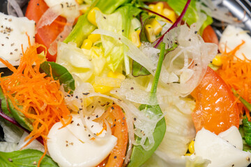 テイクアウトしたサラダ