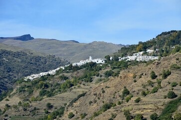 Vista de Capileira con Sierra Nevada al fondo, provincia de Granada, Andaluc&iacute;a, Espa&ntilde;a

