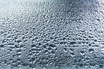 Wassertropfenmuster einer Glasscheibe als Hintergrund