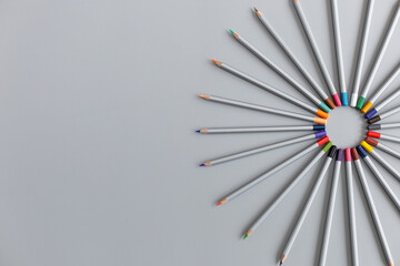 colored pencils are arranged in a circle