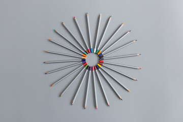 colored pencils are arranged in a circle